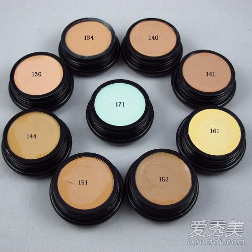 粉底膏怎么用才自然 粉底膏怎么用具体步骤