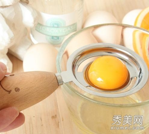 鸡蛋美容：巧用水煮鸡蛋按摩护肤