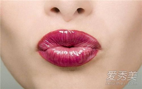 薄嘴唇适合什么颜色的口红 薄嘴唇适合的口红图片