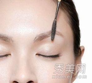 正确修眉毛步骤 打造完美精致妆容 正确修眉毛步骤