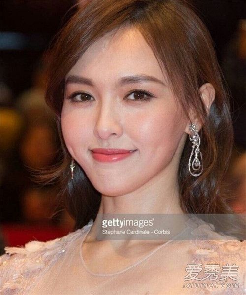 外网无PS照公开！唐嫣天然美颜真心令人服气 明星保养