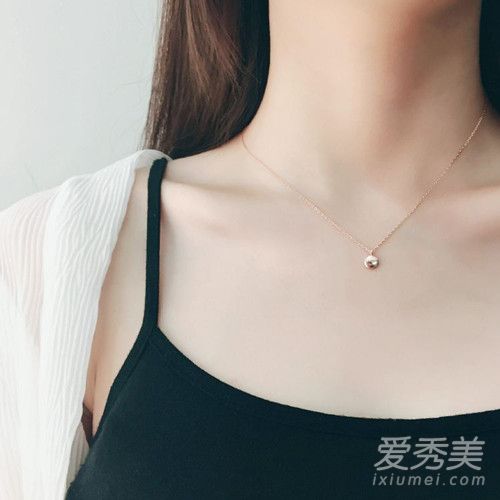 亮出锁骨视觉秒瘦3斤!打造发光深邃锁骨的小秘诀