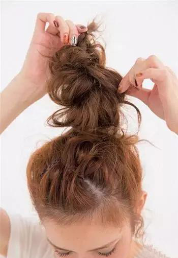 马尾辫+丸子头 5个清凉扎发让你每天都能保持新鲜感 夏季怎么扎头发