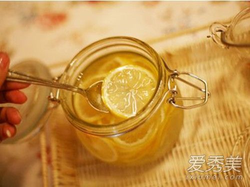 柠檬蜂蜜水可以做面膜吗 柠檬蜂蜜水的做法和功效