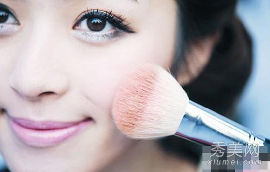 化妝教程：日台MM最愛的“臥蠶”眼妝