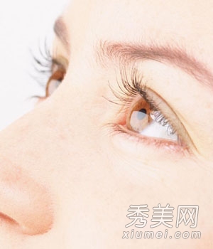 拯救眼部周围脆弱肌肤 六步恢复神采