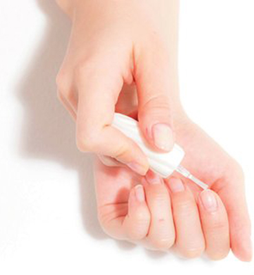 7个指甲护理小常识 防止指甲发黄染色 指甲护理常识