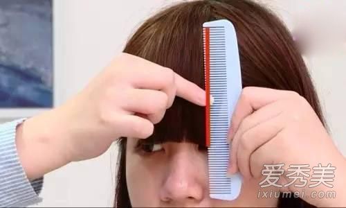 发型DIY：手把手教你剪宋慧乔同款空气刘海 宋慧乔空气刘海教程