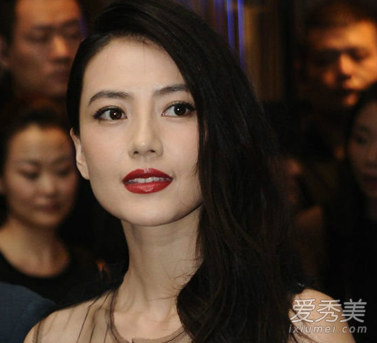2015女明星红唇妆大PK 谁是年度最美？ 复古红唇妆