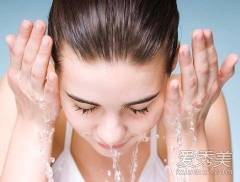 正确洗脸6步骤 肌肤越洗越细致 洗脸的正确方法