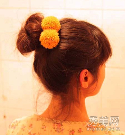 中长发如何扎好看 夏季清爽丸子头扎发教程
