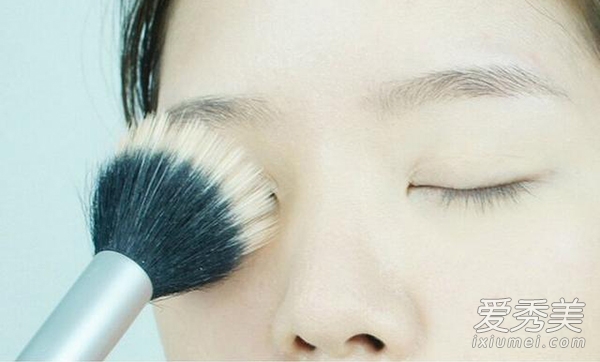 图解韩式底妆教程 打造零毛孔蛋白肌
