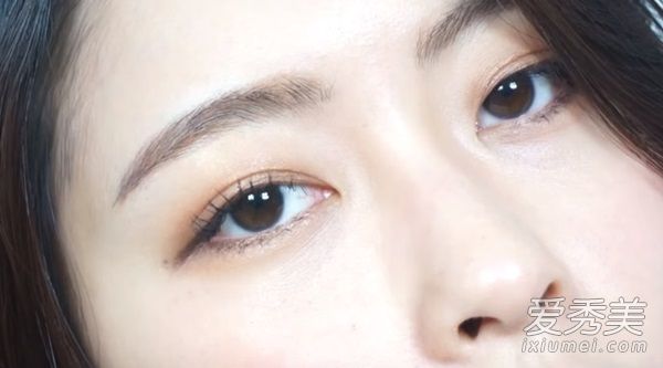 清纯雪炫VS勾人Hani  眼妆是决胜关键 韩国明星妆容