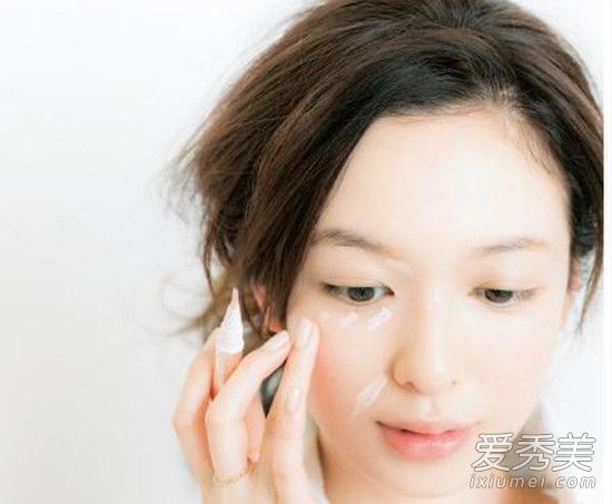 护肤品太贵省着用？3种NG方式害皮肤老的快 应该怎样保养皮肤