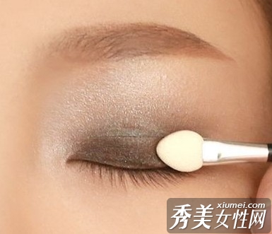 魅惑猫眼妆拥有更立体轮廓