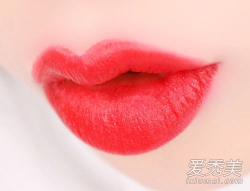 香奈儿2018春季限定唇膏66和182哪个好看 香奈儿2018春季限定唇膏66和182试色对比