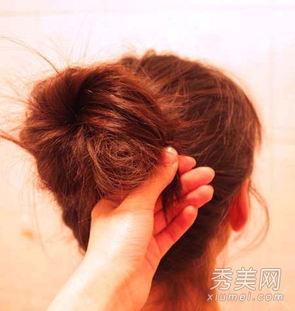 中发怎么扎好看 速成丸子头扎发详解
