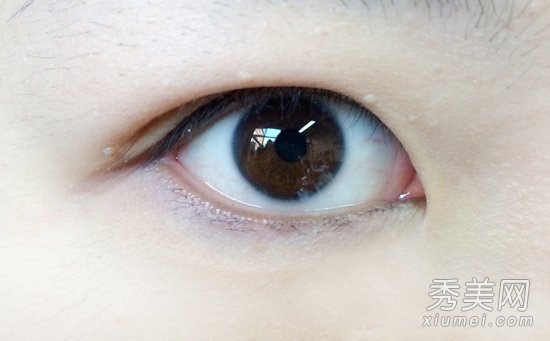 化妆步骤：内双单眼皮怎么画眼线？