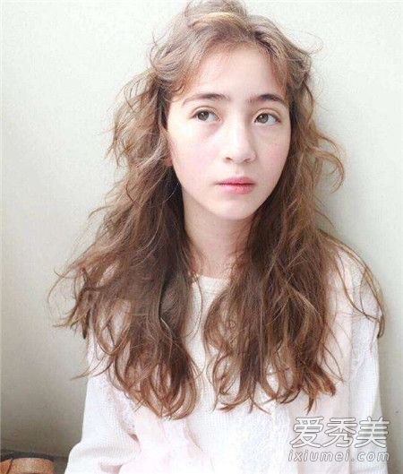 蜂蜜茶色适合什么肤色 蜂蜜茶色头发图片