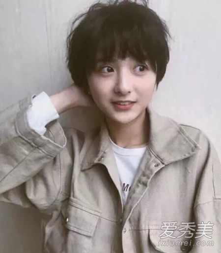 女生脸尖适合什么发型 脸型短方咬肌大适合什么发型