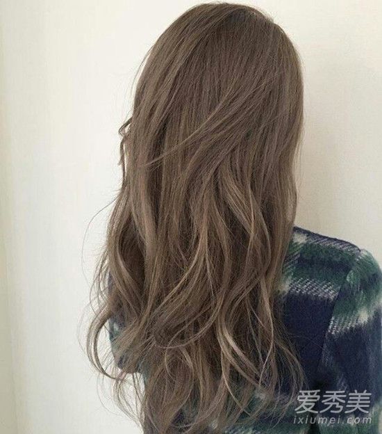 為什麼長發的女生每天都會掉很多頭發？ 女生掉頭發的原因