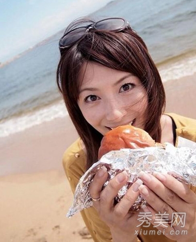 日本魔女冠军 用蚕茧洗脸49岁似少女