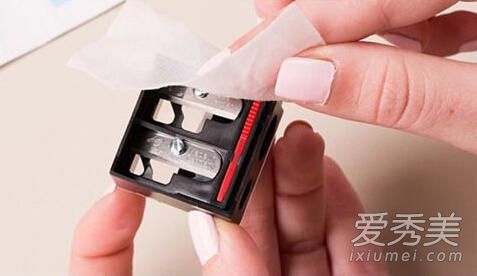 化妆导致皮肤差？你是否清洗化妆工具？如何清洗化妆工具