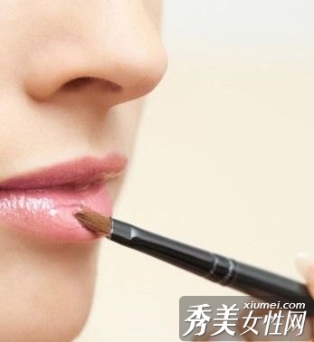 7个小窍门 有效防止口红脱妆