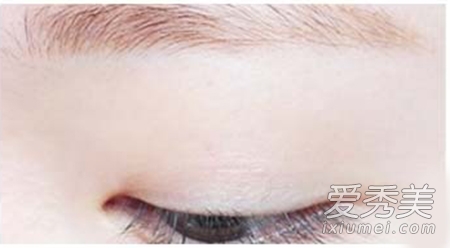 偷师韩国“不良校花”李晟京桃花妆容