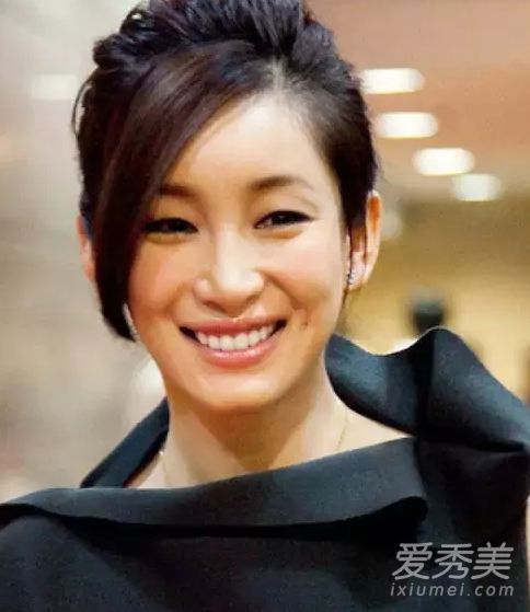 秦海璐为单眼皮投保百万 为啥又要割双眼皮呢？ 秦海璐割双眼皮