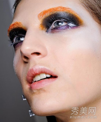 彩妆流行趋势 Prada虚拟感彩妆秘诀