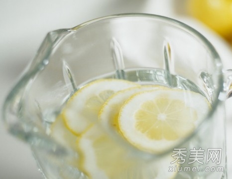 自制蜂蜜柠檬水 OL轻松美白防辐射