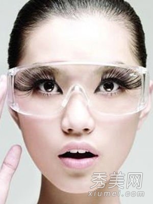 拯救眼部周围脆弱肌肤 六步恢复神采
