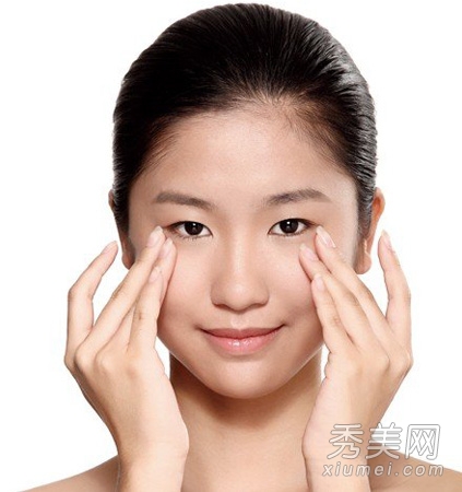 面部穴位按摩手法 减压改善皮肤问题