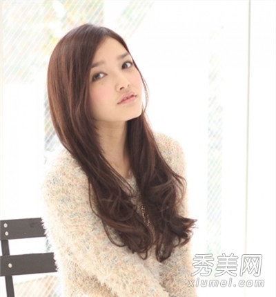 圆脸适合的长发发型 时尚卷发萌萌哒