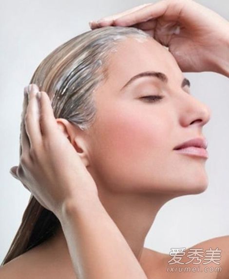 如何正确洗头 女生洗头发的正确方法