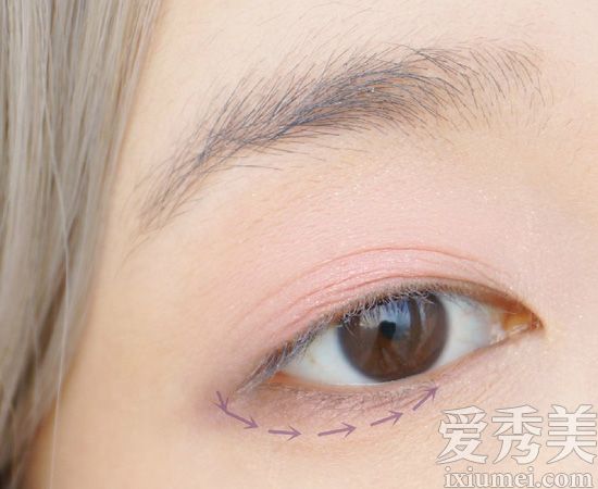 【少女时代仿妆】泰妍粉嫩双颊+荧光唇步骤少女时代仿妆