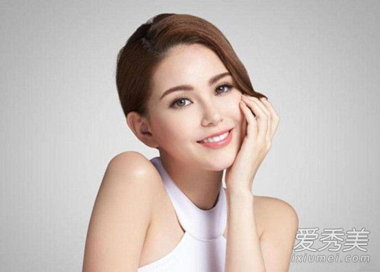 身体也要敷面膜！完美辣妈昆凌维持水嫩肌肤靠五招 明星保养皮肤的方法