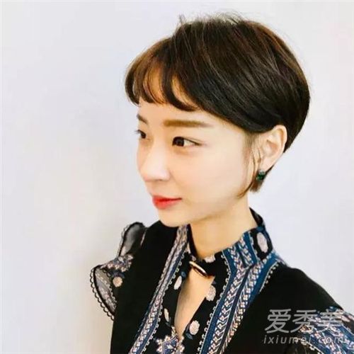 燕尾头是什么发型 女生燕尾短发图片