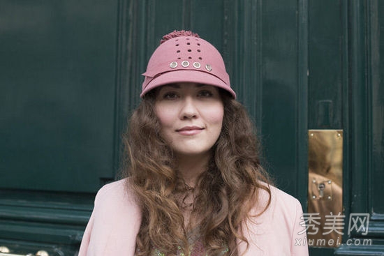 2014冬季女生发型设计 8款发型搭帽子绝配