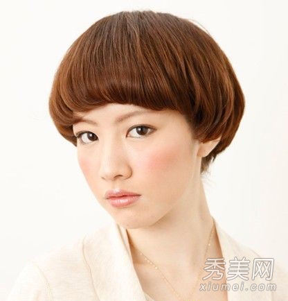 时尚蘑菇头发型 鹅蛋脸最减龄发型