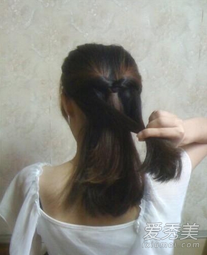 淑女必学中长发扎法 花朵发饰点亮春季