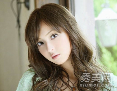 日本最美女优佐佐木希 卷发发型甜美无敌