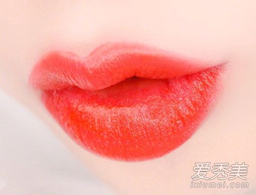 香奈儿2018春季限定唇膏66和182哪个好看 香奈儿2018春季限定唇膏66和182试色对比