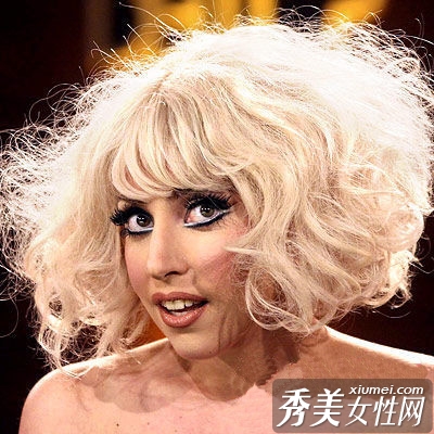Lady Gaga夸张发型 雷你没商量
