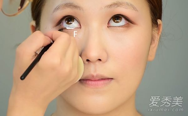 彩妆师的眼妆公开术！双眼皮女孩的超强校正眼型技巧 眼妆的画法