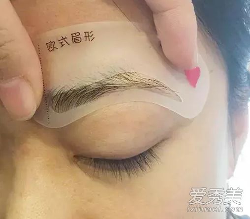 手残党画眉神器 图解眉卡的使用方法 眉卡的使用方法