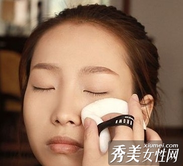 魅惑猫眼妆拥有更立体轮廓