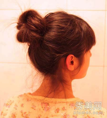 中发怎么扎好看 速成丸子头扎发详解