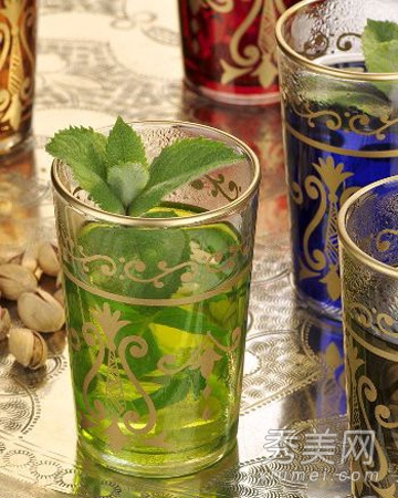 吃什么美容：祛痘吃芹菜 抗老吃大豆